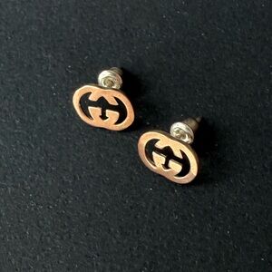GG earrings
Silver with gold
